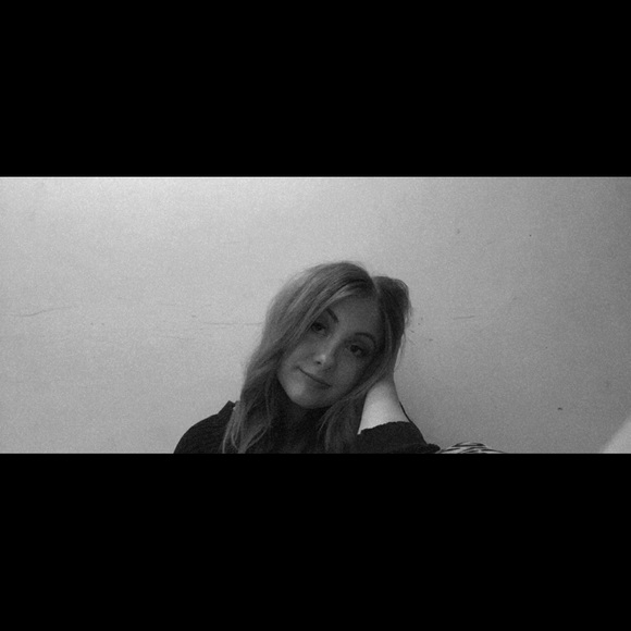 Meet your Posher, Alyssa - Picture 1 of 1